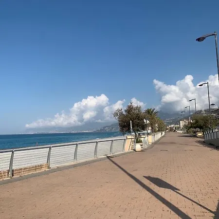 Casa Vacanza! A 50m Dal Mare! *